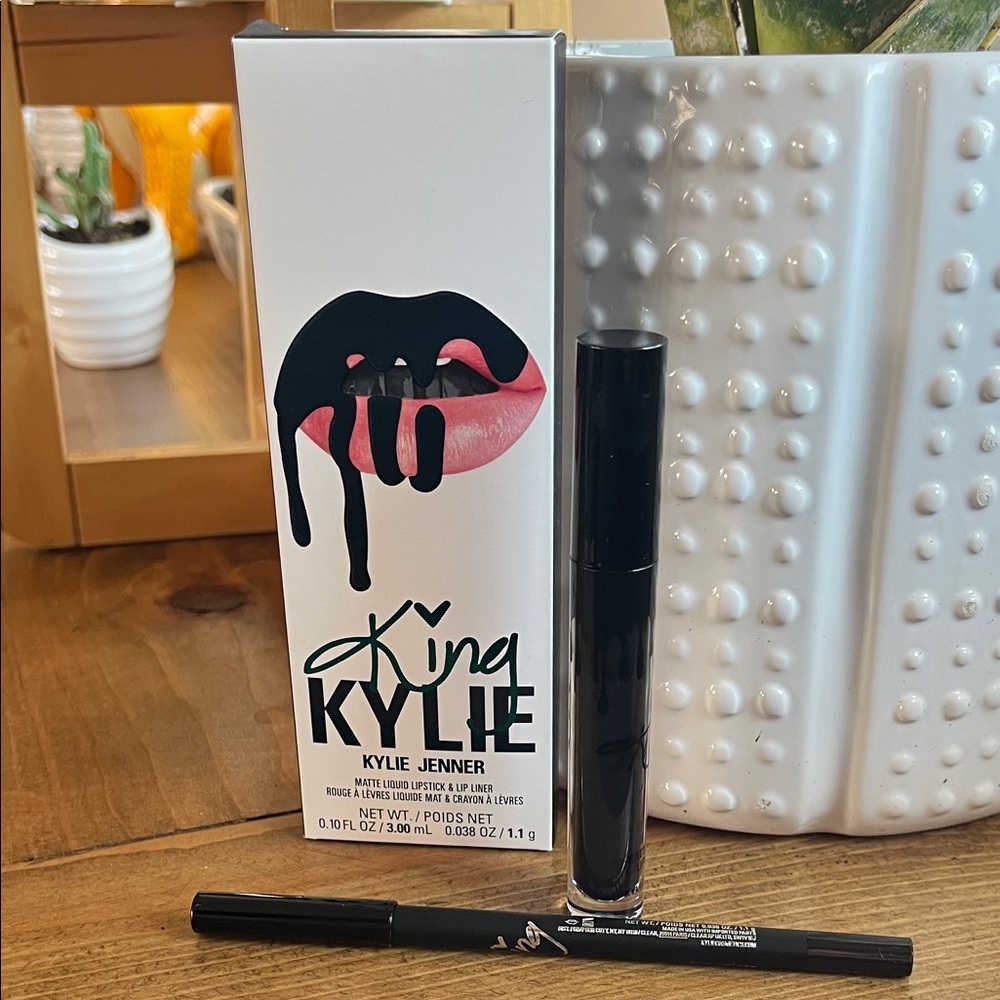 Kylie Cosmetics King Kylie Lip Kit - Dead of Knight black